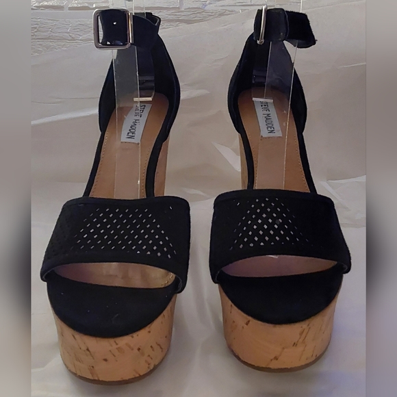 Steve Madden  Summer Sandals. - Picture 1 of 5